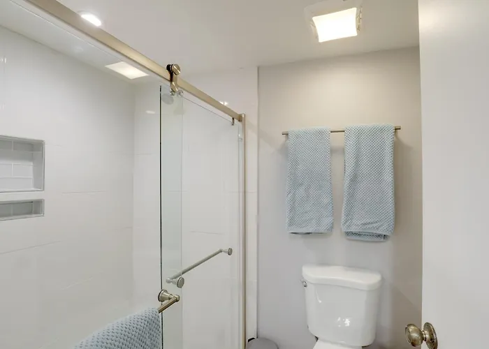 Townhome W/ Private Patio & Mtn Views! Holiday home