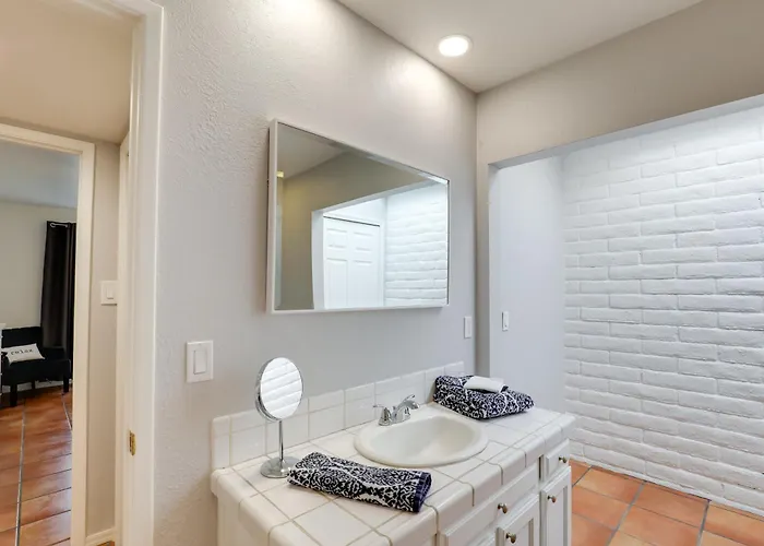 Townhome W/ Private Patio & Mtn Views! *