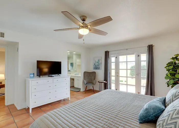 Townhome W/ Private Patio & Mtn Views! *