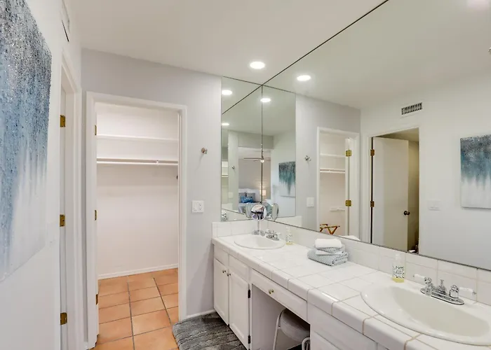 Townhome W/ Private Patio & Mtn Views! * Tucson