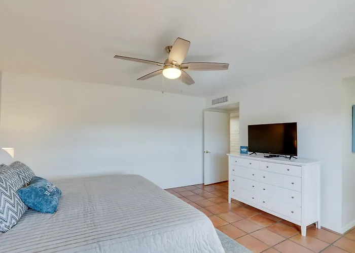 Townhome W/ Private Patio & Mtn Views! Tucson