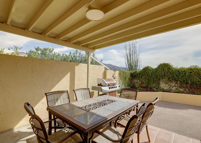 Townhome W/ Private Patio & Mtn Views! Holiday home *