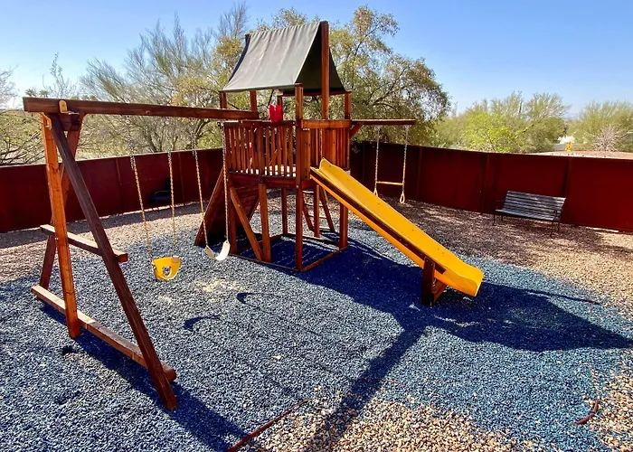 Townhome W/ Private Patio & Mtn Views!