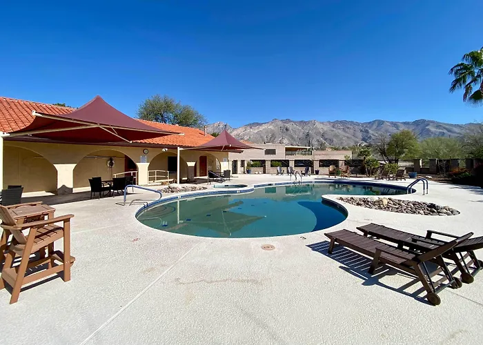 Townhome W/ Private Patio & Mtn Views! Holiday home Tucson