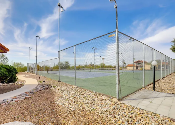Townhome W/ Private Patio & Mtn Views! Holiday home