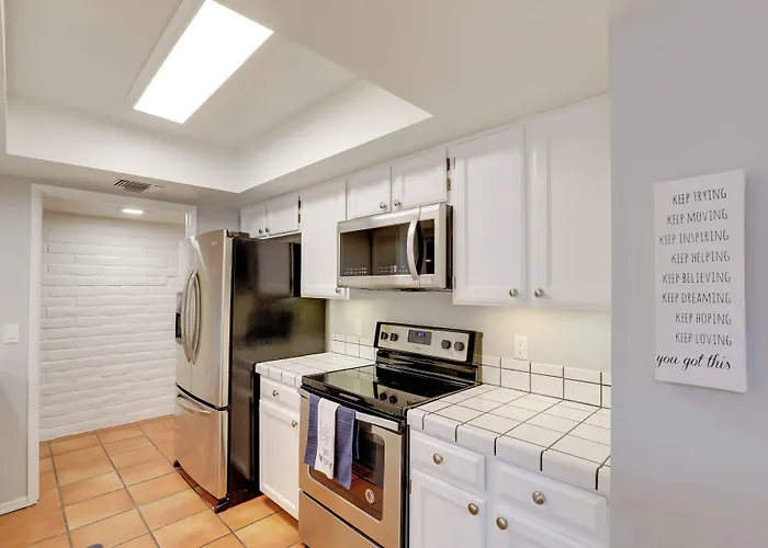 Townhome W/ Private Patio & Mtn Views! Holiday home