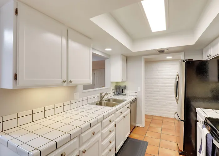 Townhome W/ Private Patio & Mtn Views!