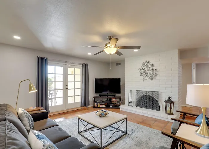 Townhome W/ Private Patio & Mtn Views! Holiday home *