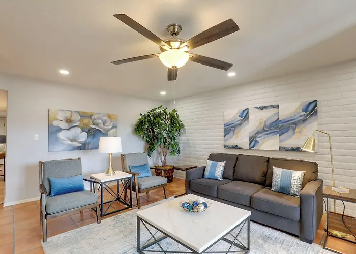 Townhome W/ Private Patio & Mtn Views!