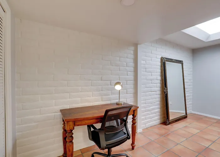 Townhome W/ Private Patio & Mtn Views! Holiday home Tucson